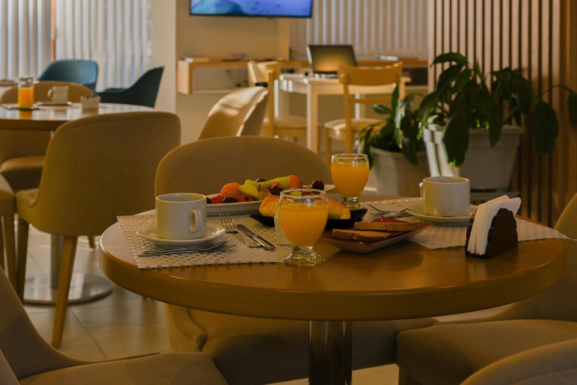 La Morada Petit Hotel Неукен Экстерьер фото